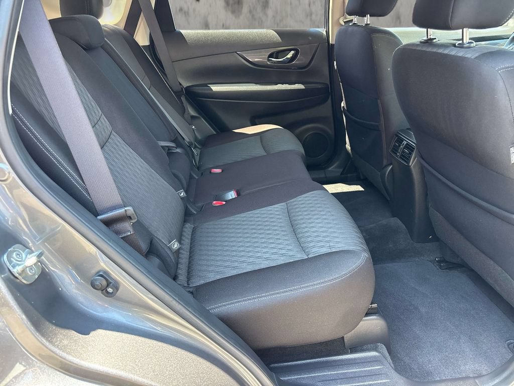 Used 2019 Nissan Rogue SV AWD/4WD image 16