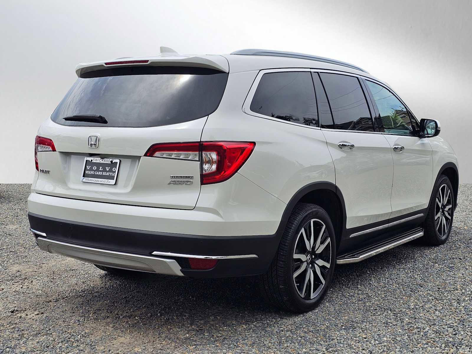 Used 2019 Honda Pilot Touring image 3