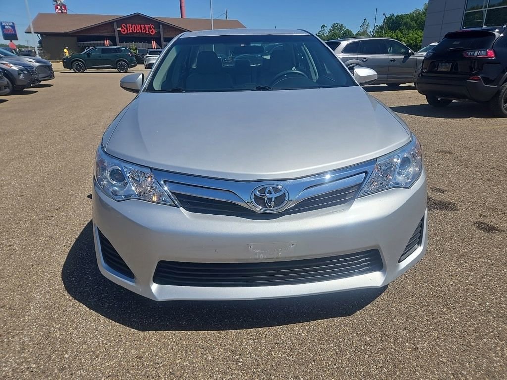 Used 2014 Toyota Camry LE FWD image 2