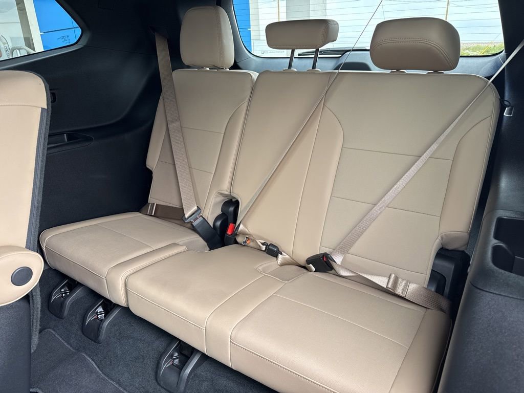 Used 2025 Buick Enclave Preferred w/ Power Package image 29