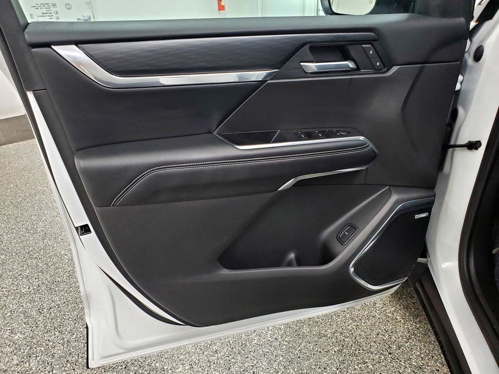 Used 2025 GMC Acadia Elevation image 12