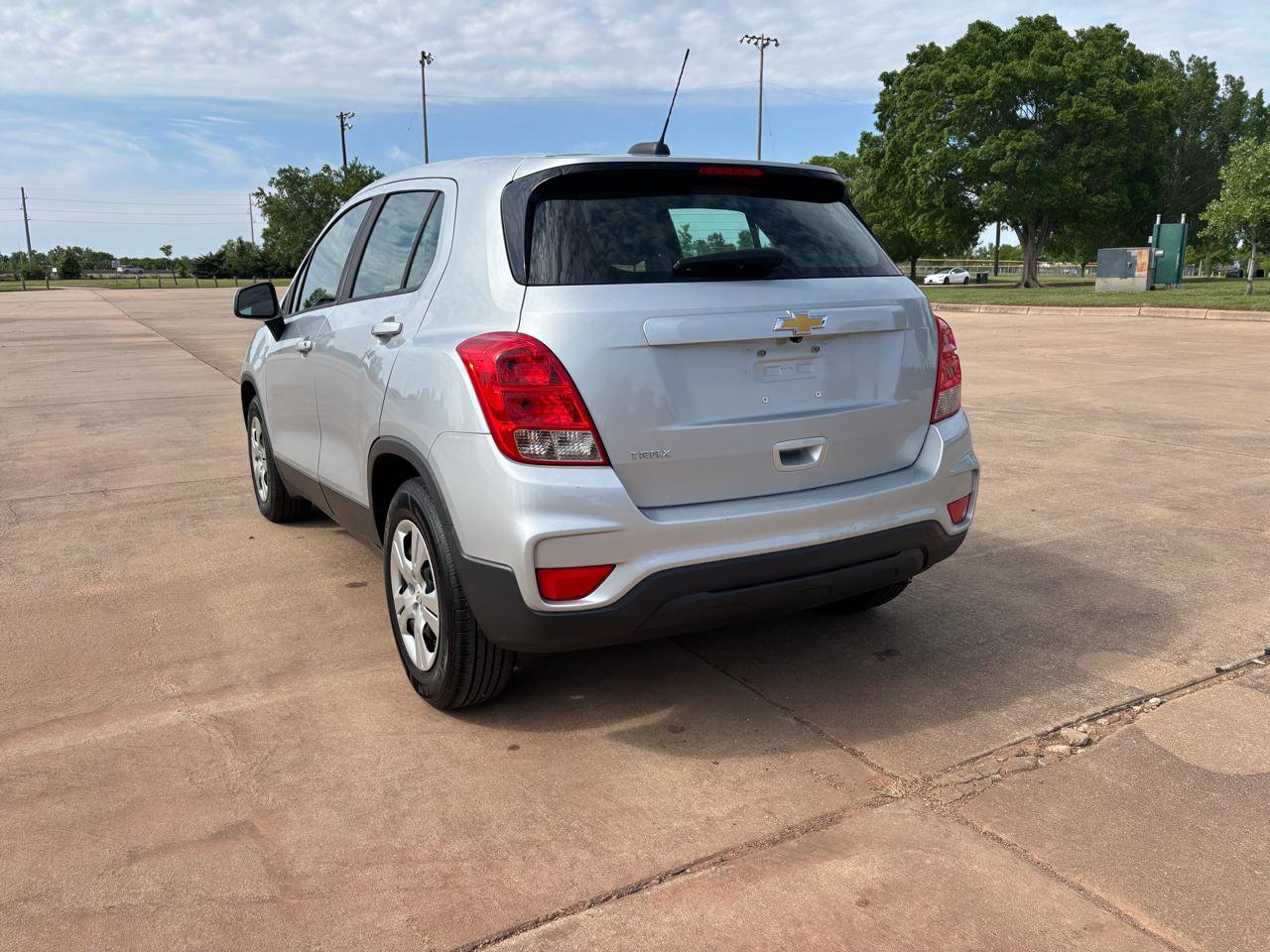 Used 2019 Chevrolet Trax LS w/ LPO, Cargo Package FWD image 7