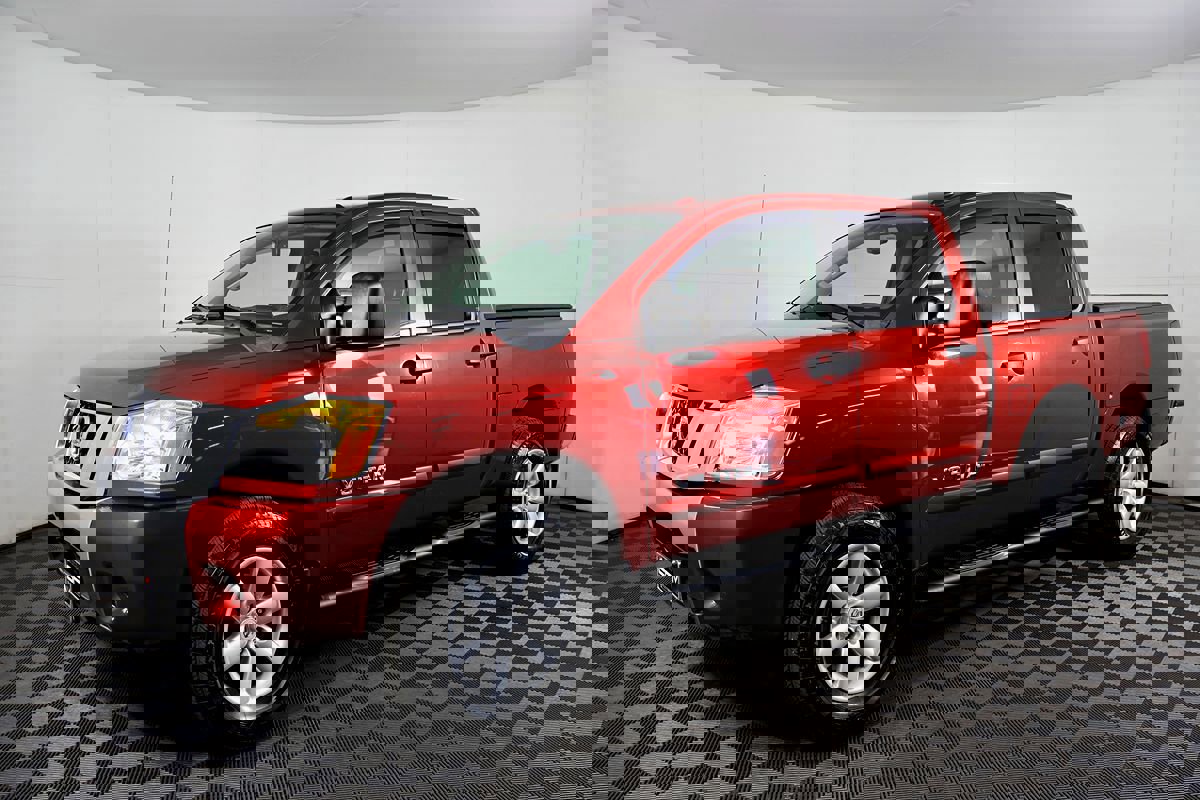 Used 2015 Nissan Titan SV image 1