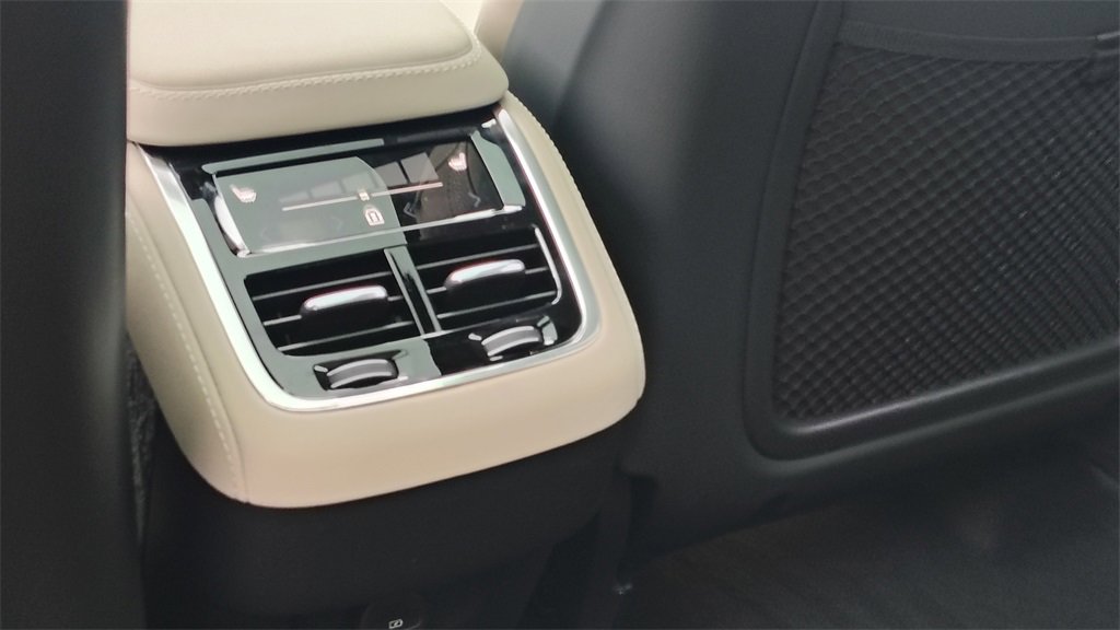 New 2026 Volvo XC90 B6 Plus image 30