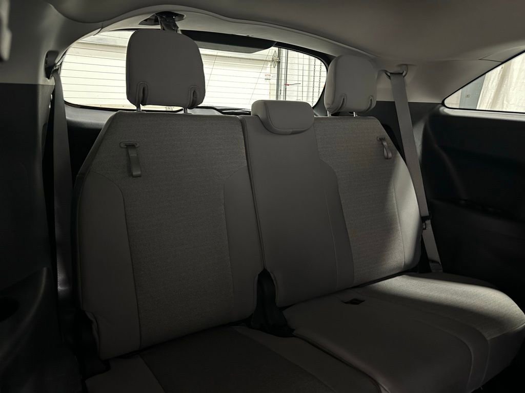 Used 2025 Toyota Sienna LE image 57