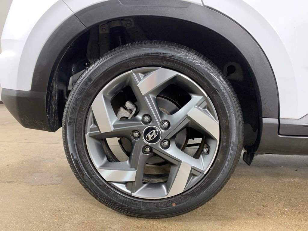 Used 2022 Hyundai Venue SEL image 36
