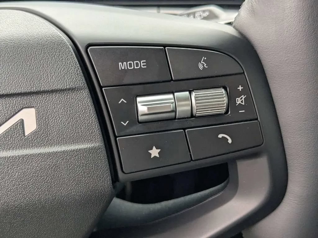 Used 2026 Kia Sportage EX FWD image 26