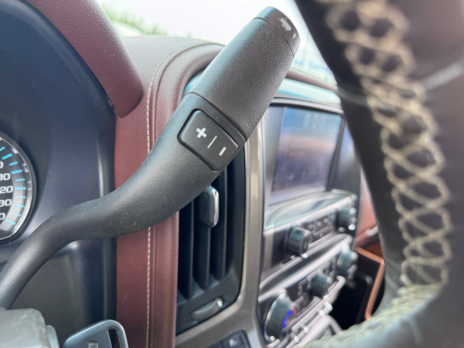 Used 2015 Chevrolet Silverado 1500 High Country w/ High Country Premium Package AWD/4WD image 28