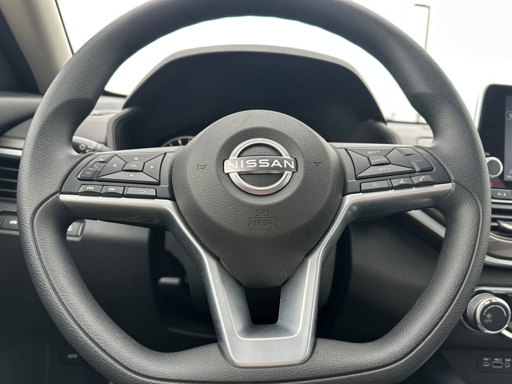Used 2025 Nissan Altima 2.5 SV FWD image 29
