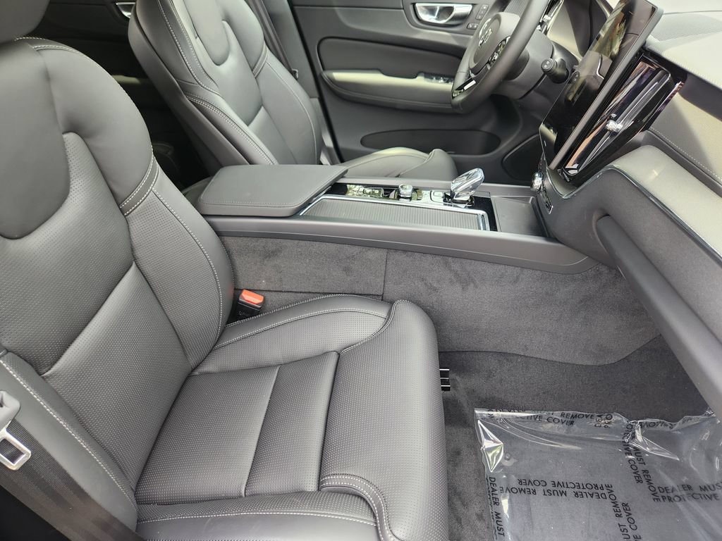 New 2026 Volvo XC60 T8 Ultra w/ Climate Package PRO AWD/4WD image 5