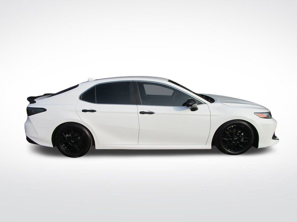 Used 2020 Toyota Camry LE image 6