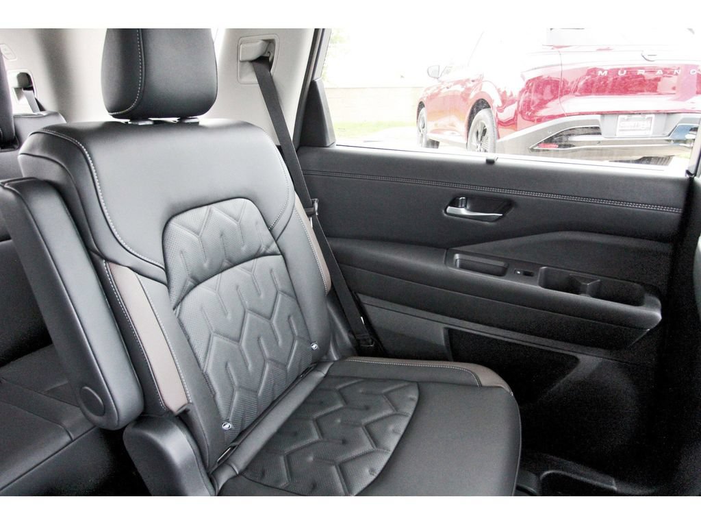 New 2026 Nissan Pathfinder Platinum FWD image 10