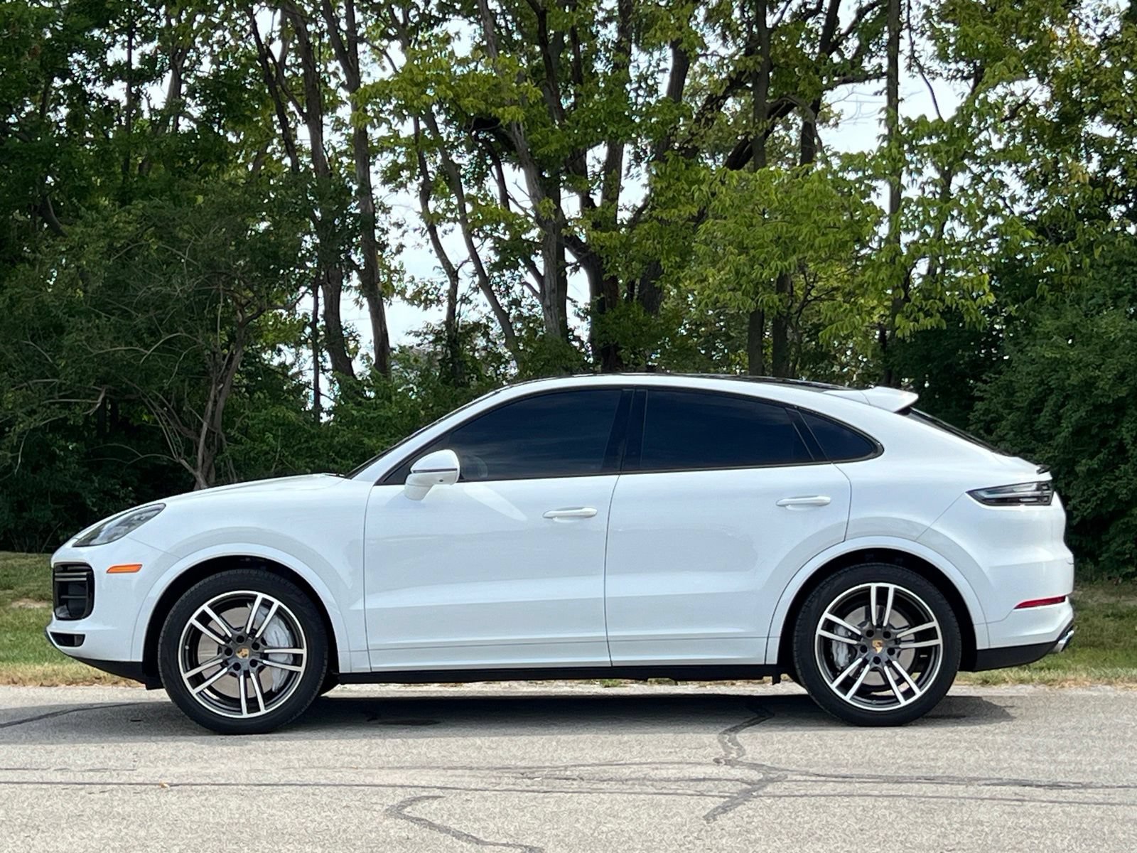 Certified 2023 Porsche Cayenne Turbo AWD/4WD image 2