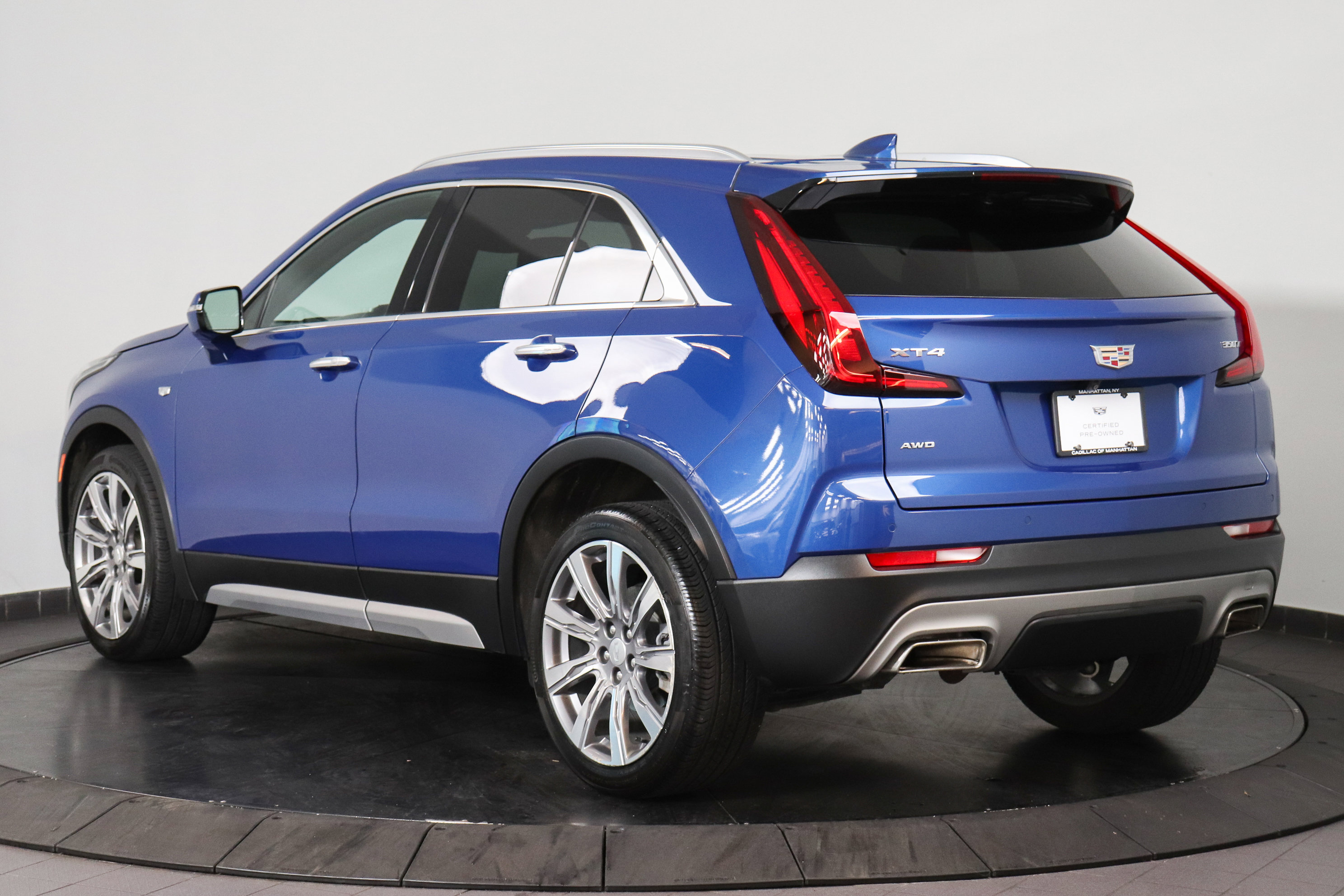 Used 2023 Cadillac XT4 Premium Luxury w/ Driver Assist Package AWD/4WD image 3