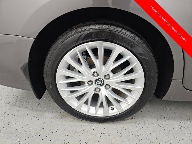 Used 2019 Toyota Camry XLE image 7