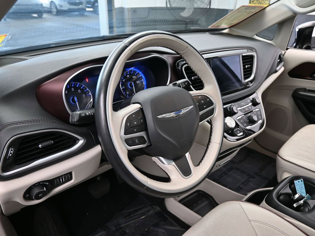 Used 2019 Chrysler Pacifica Limited image 10