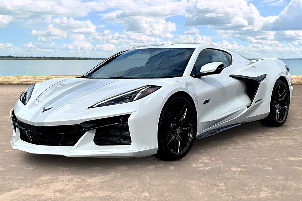 Used 2023 Chevrolet Corvette Z06 RWD image 1