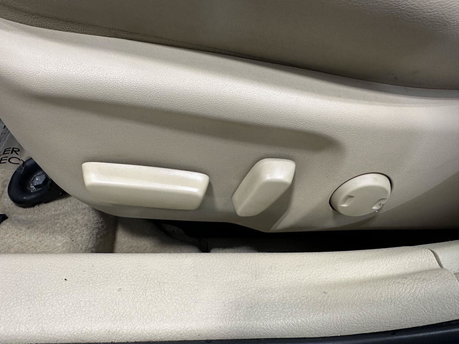 Used 2017 Toyota Camry XLE w/ Moonroof Package FWD image 14