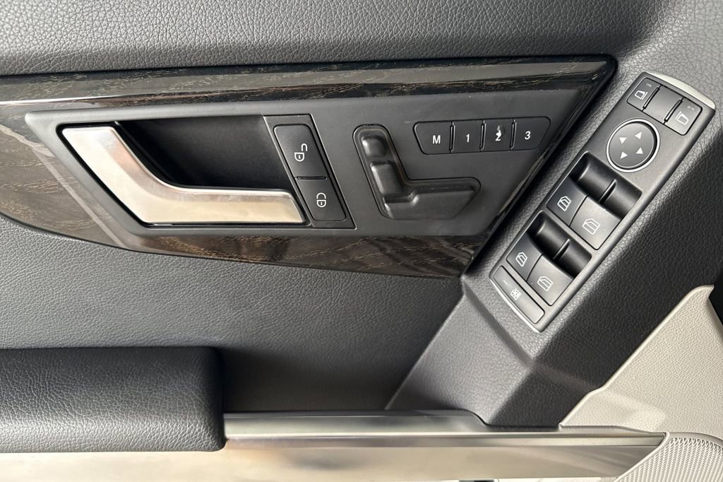 Used 2014 Mercedes-Benz GLK 350 4MATIC image 5