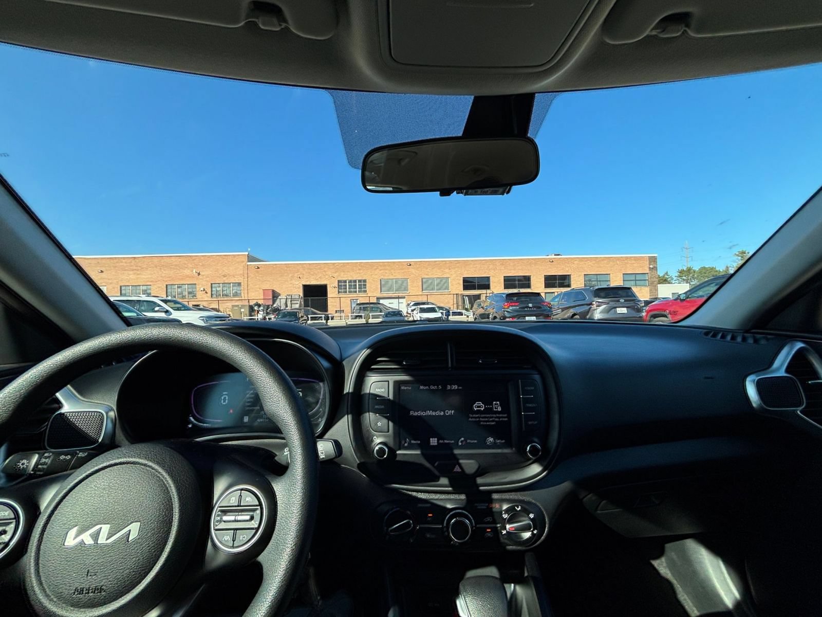 Used 2025 Kia Soul LX w/ LX Technology Package FWD image 30