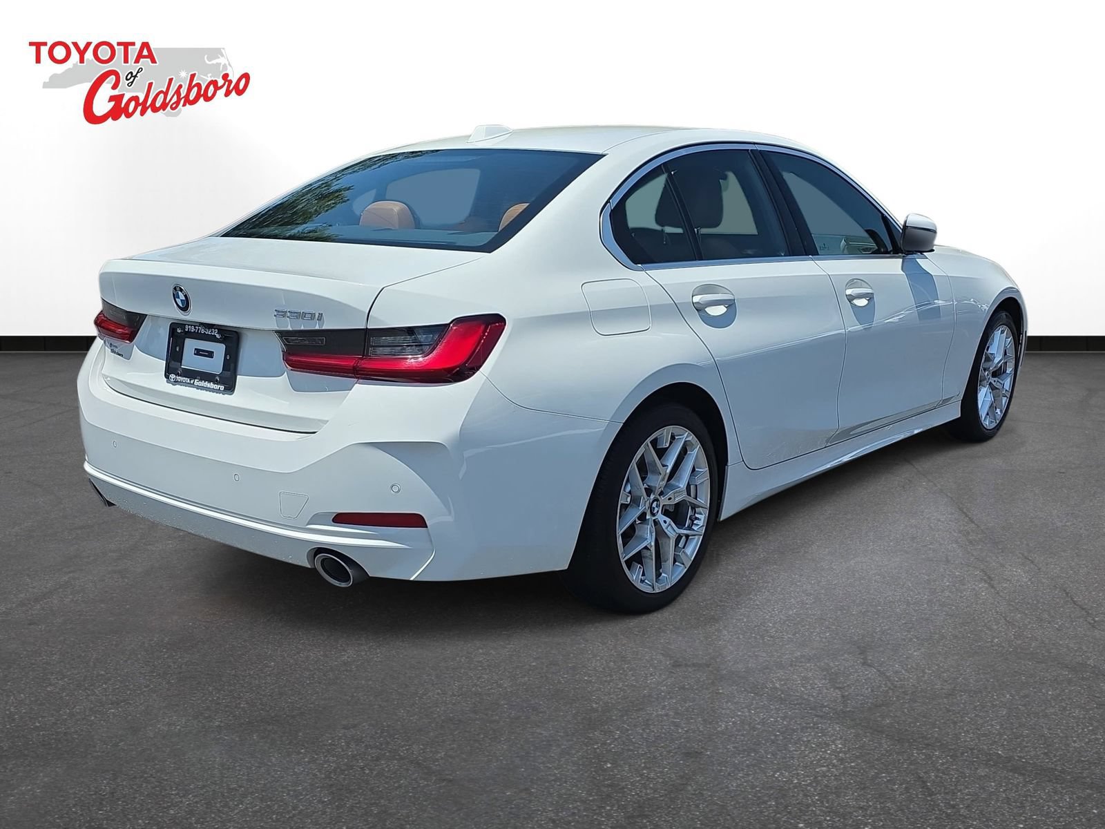 Used 2025 BMW 330i Sedan RWD image 5