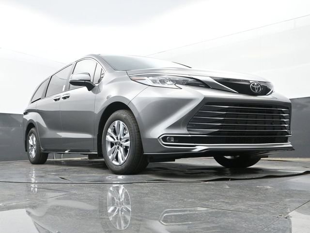 New 2026 Toyota Sienna Limited FWD image 25
