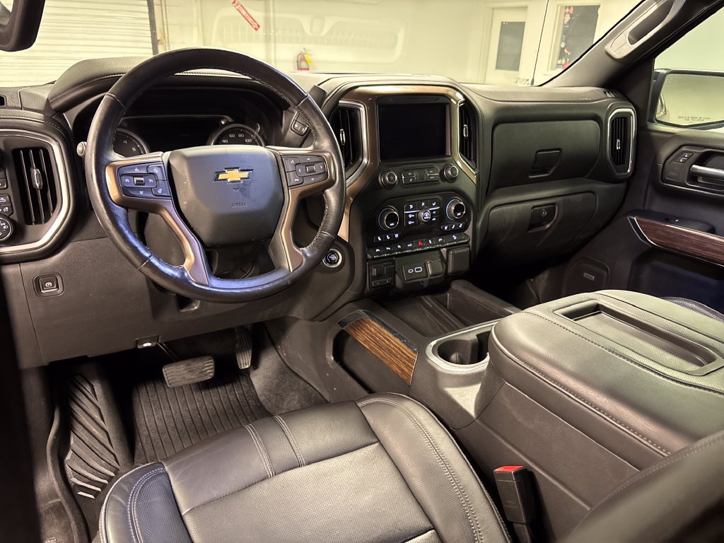 Used 2021 Chevrolet Silverado 1500 High Country w/ Technology Package AWD/4WD image 27