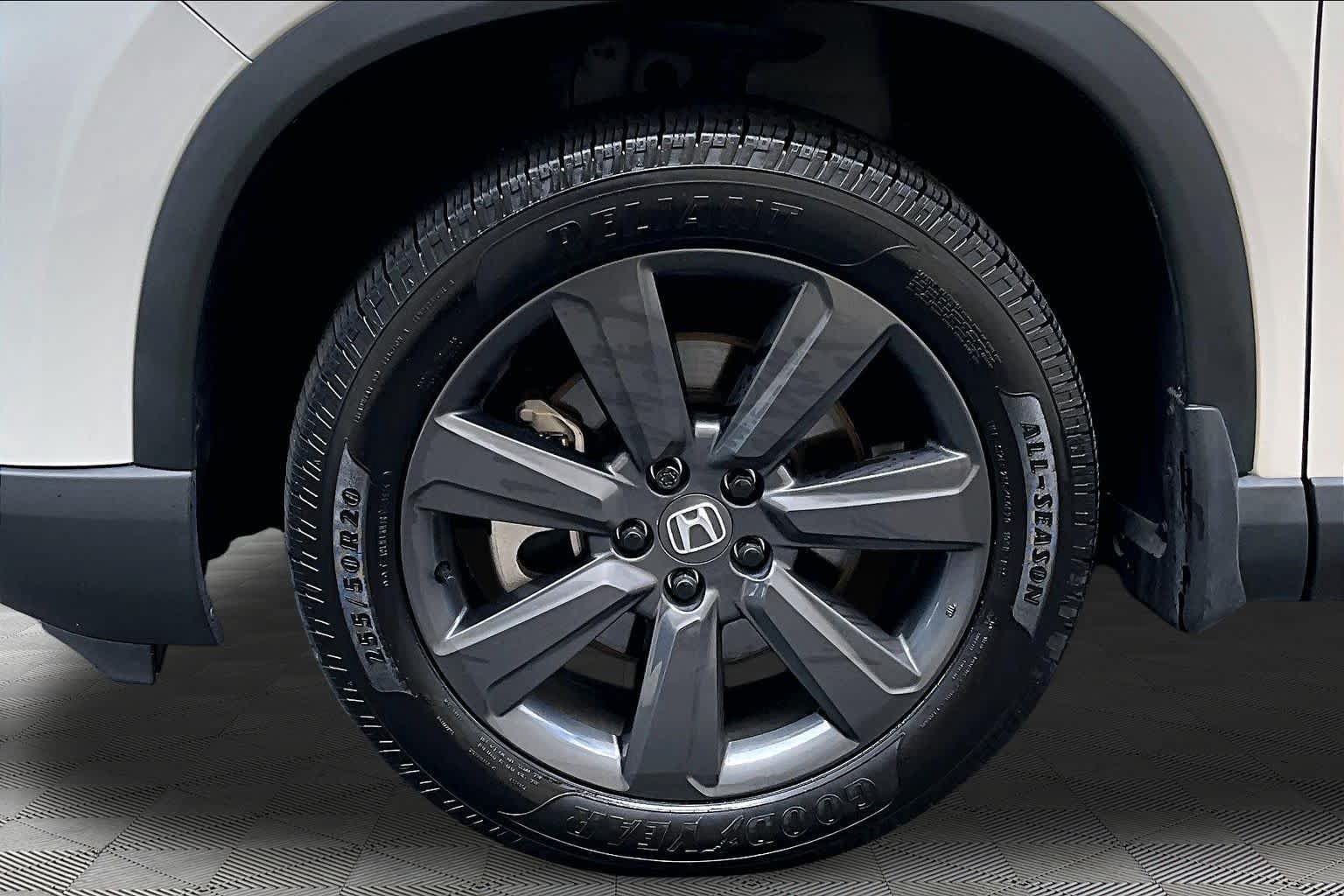 Used 2025 Honda Pilot Sport image 11