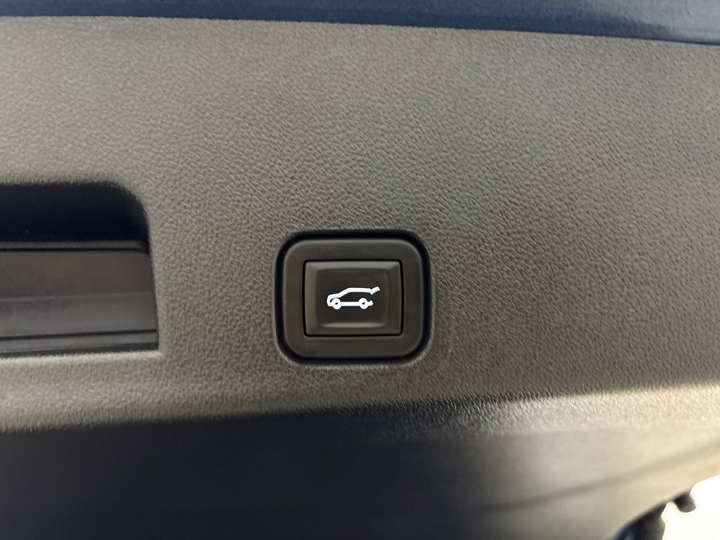 Used 2025 GMC Acadia Denali AWD/4WD image 36