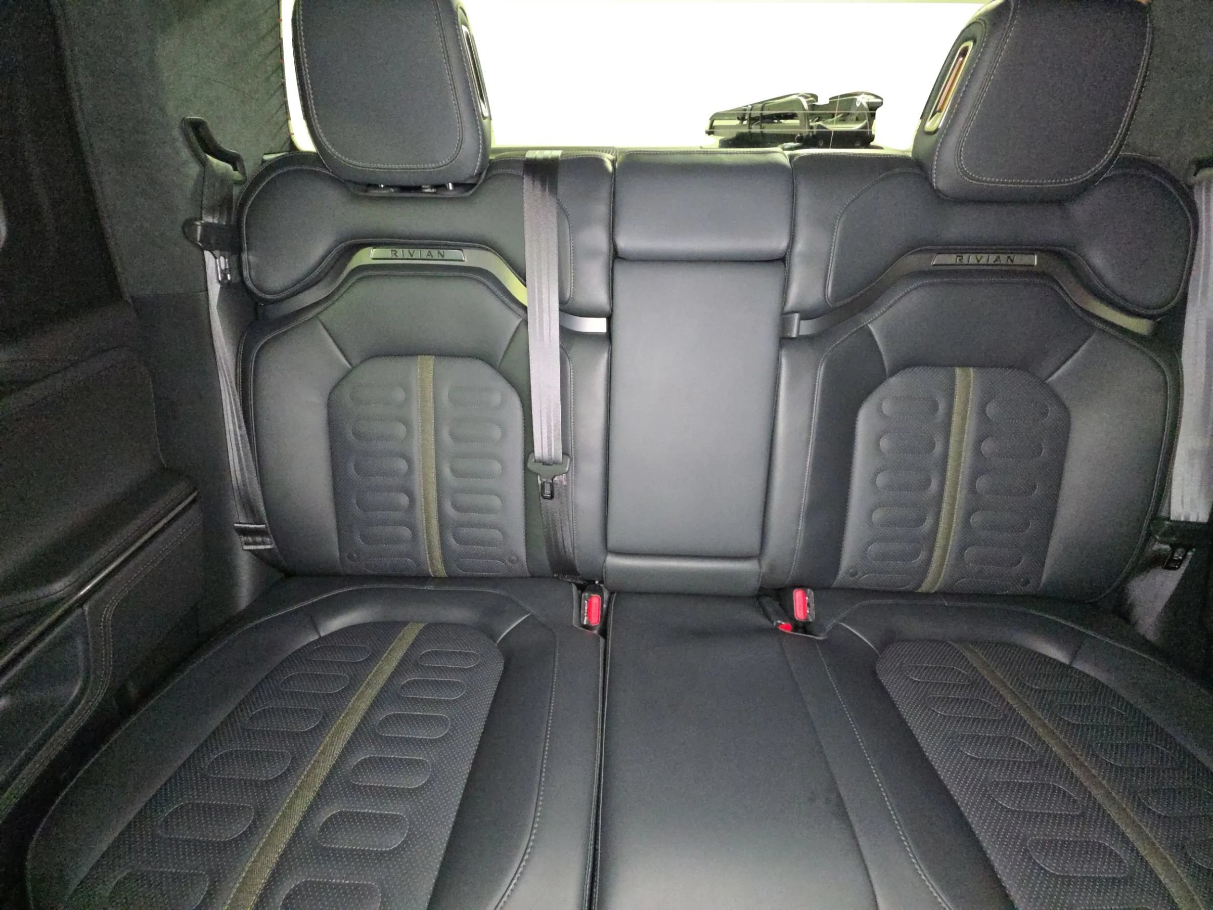 Used 2024 Rivian R1T Adventure AWD/4WD image 31