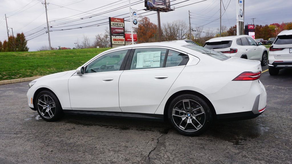 Used 2026 BMW 530i xDrive w/ Premium Package image 7