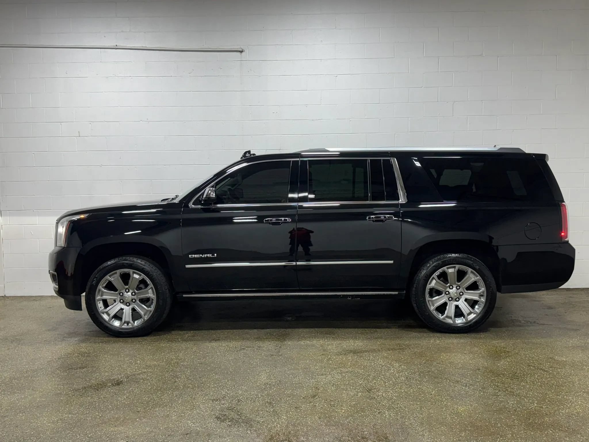 Used 2018 GMC Yukon XL Denali w/ Denali Ultimate Package AWD/4WD image 6