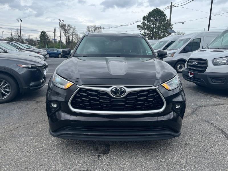 Used 2021 Toyota Highlander XLE image 2