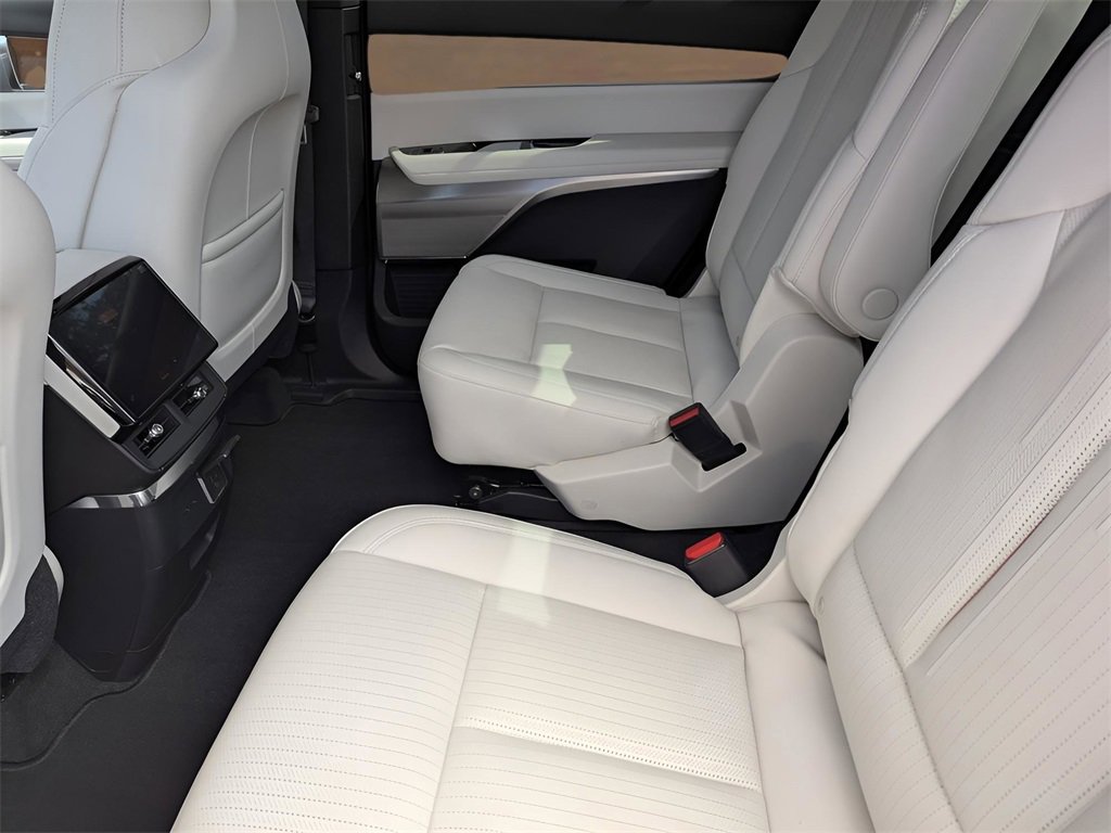 New 2026 Cadillac Vistiq Luxury image 15