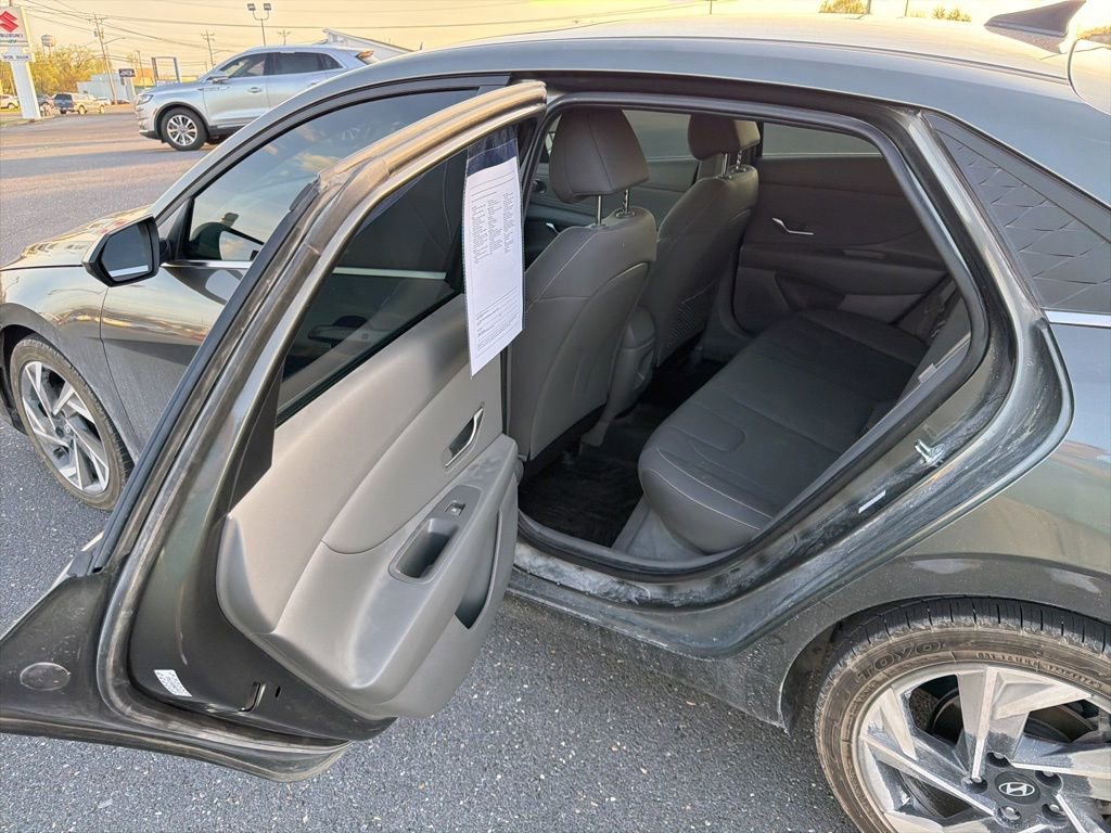 Used 2024 Hyundai Elantra SEL w/ Convenience Package image 15