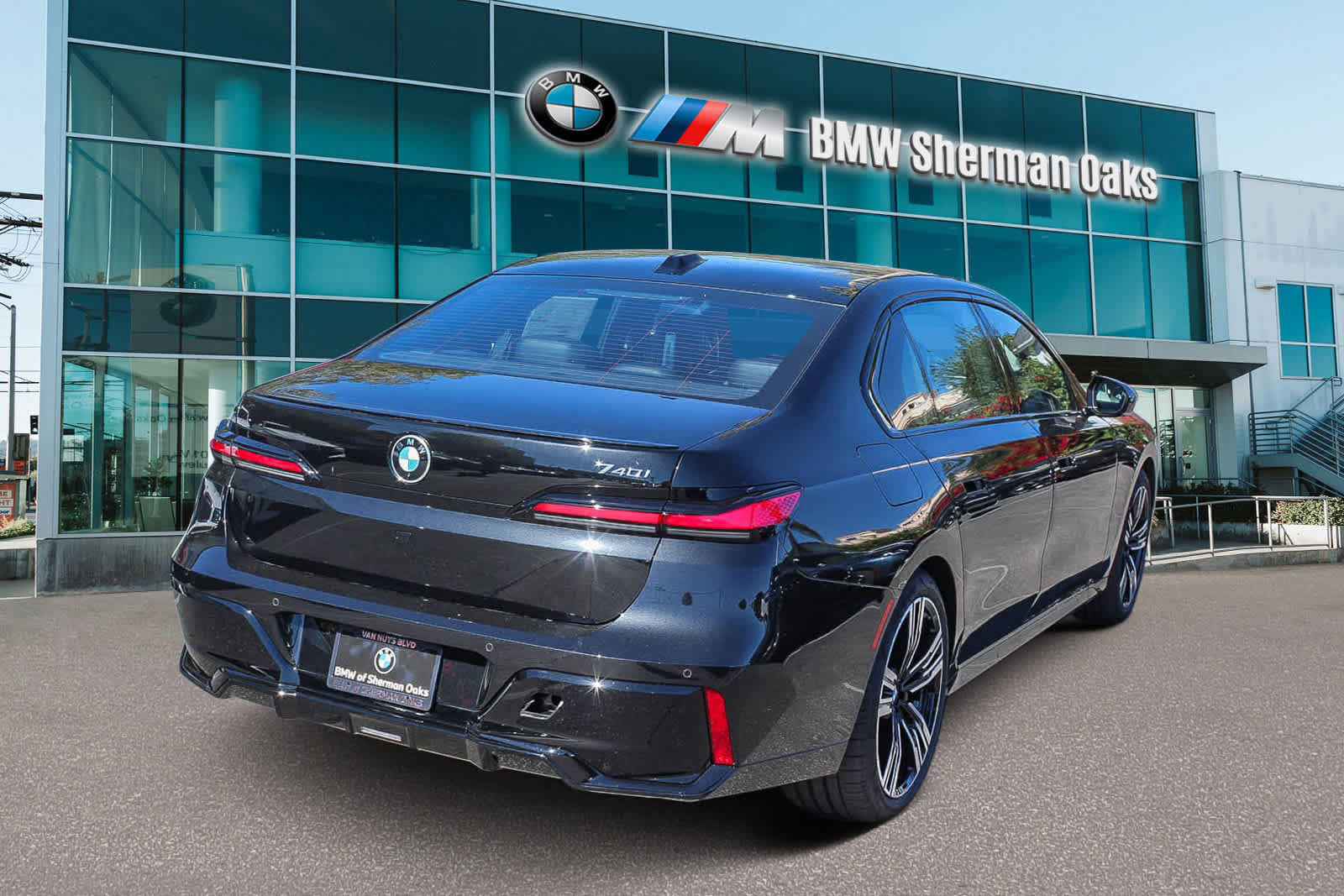 New 2026 BMW 740i w/ Executive Package image 4