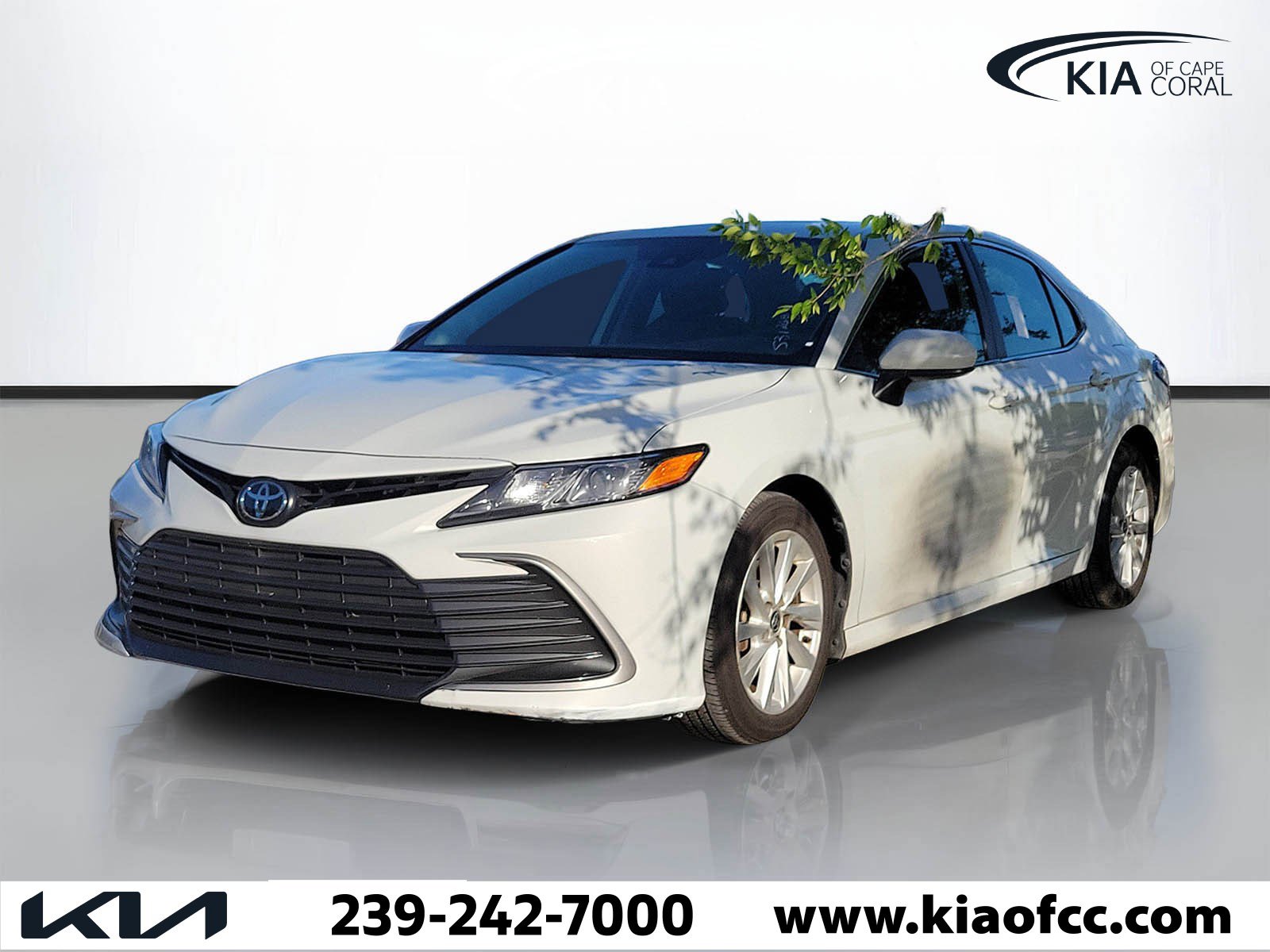 Used 2022 Toyota Camry LE image 3