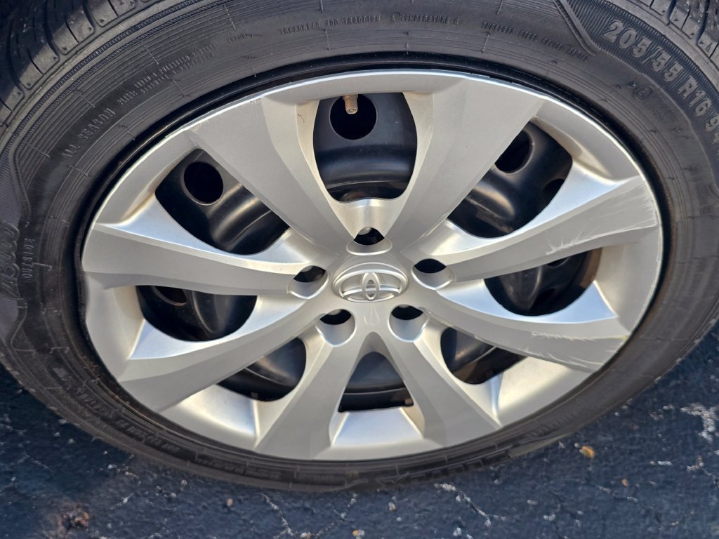 Used 2024 Toyota Corolla LE FWD image 19
