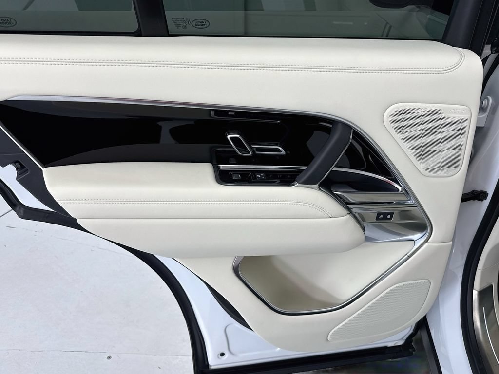 Certified 2025 Land Rover Range Rover SE AWD/4WD image 25