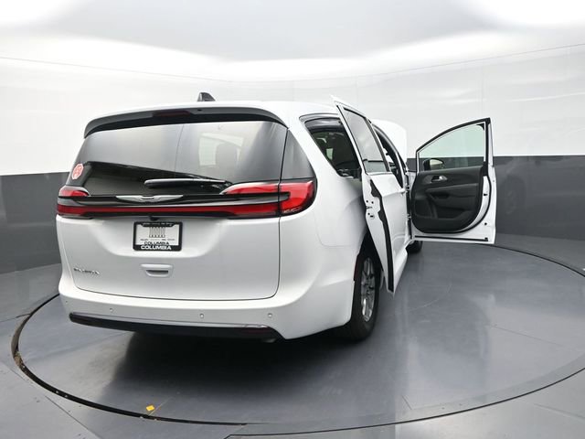 New 2026 Chrysler Pacifica Select image 32