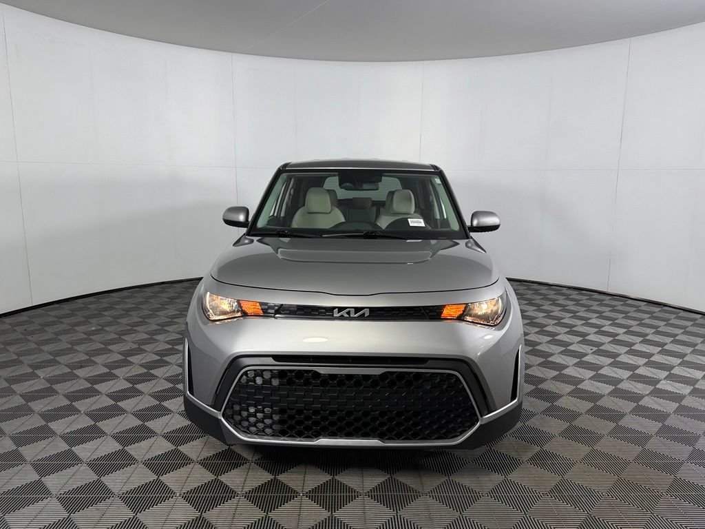 Used 2025 Kia Soul LX w/ LX Technology Package FWD image 10