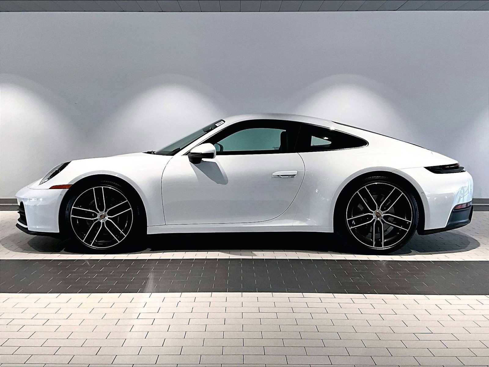 Used 2025 Porsche 911 Carrera image 2