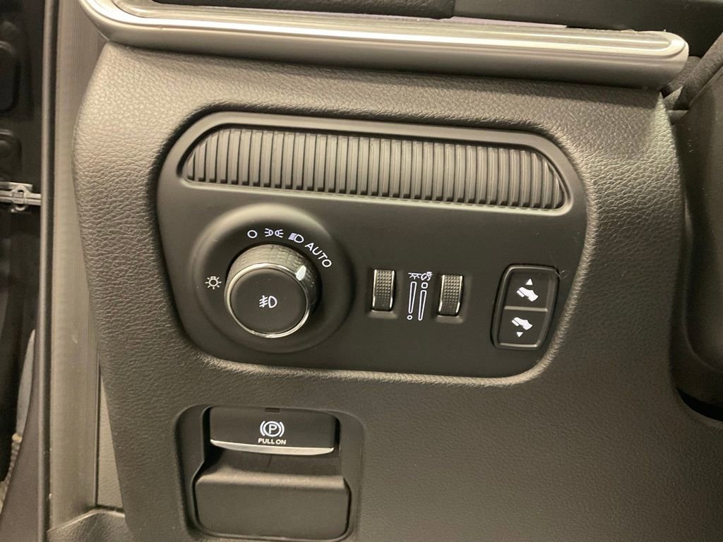 Used 2023 Jeep Wagoneer L Series III w/ Premium Group I image 14