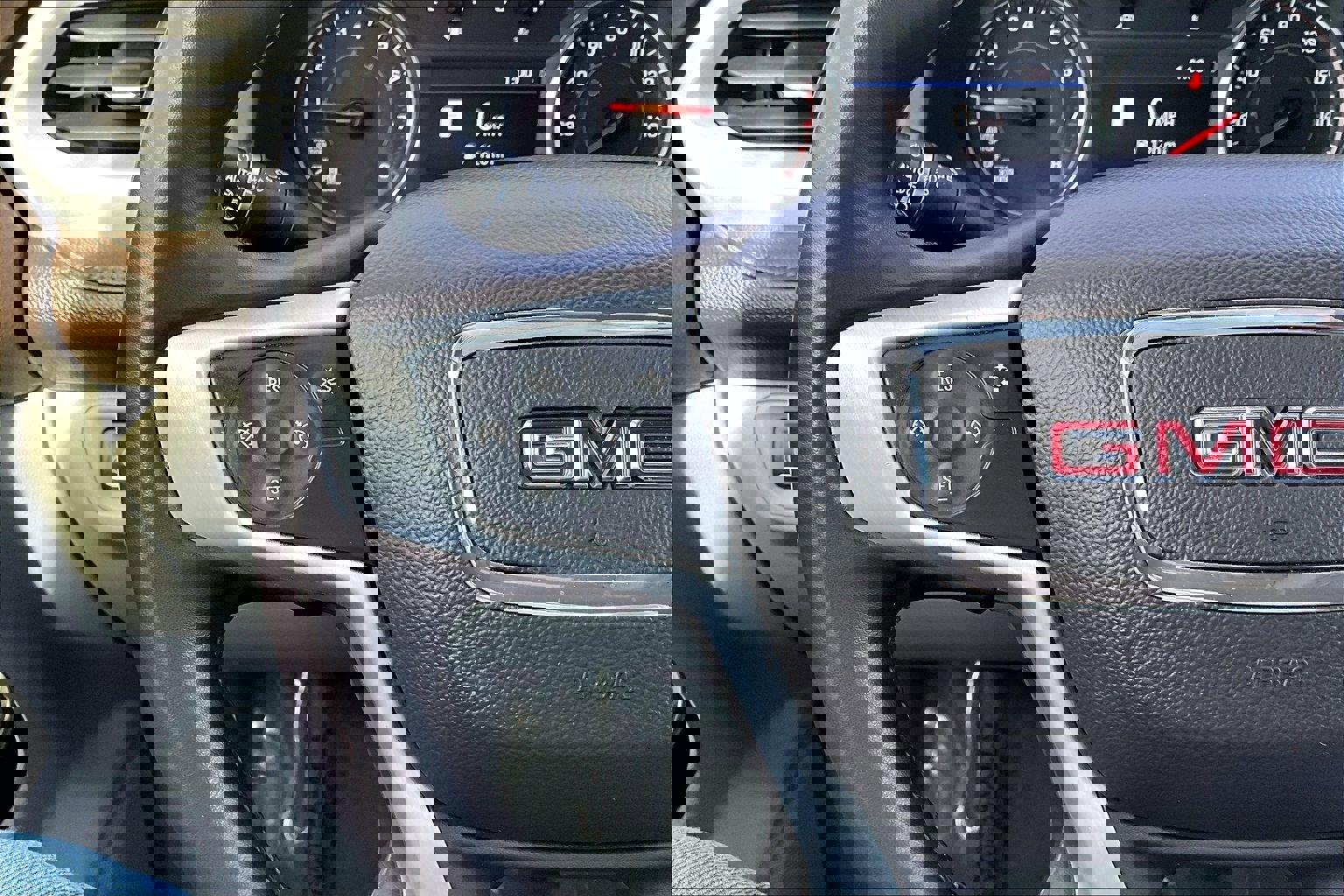 Used 2023 GMC Acadia SLT image 11