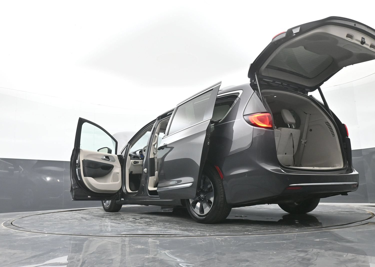 Used 2018 Chrysler Pacifica Limited w/ Advanced Safetytec Group FWD image 52