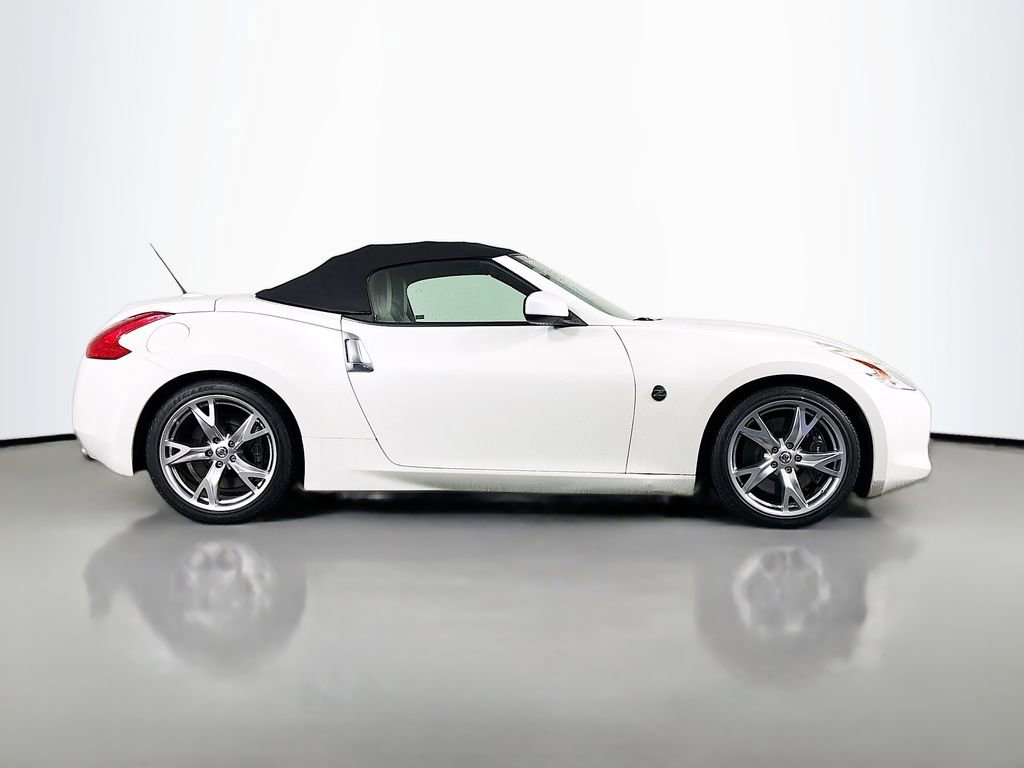 Used 2010 Nissan 370Z Touring w/ Sport Pkg image 9