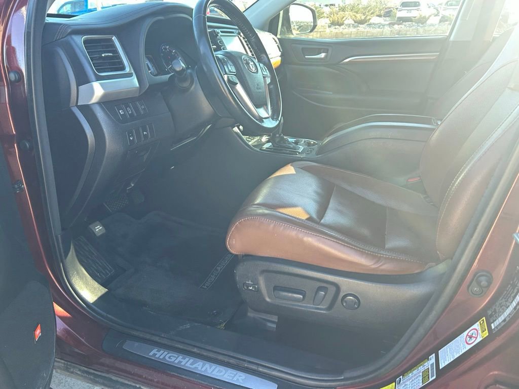 Used 2017 Toyota Highlander Limited image 14