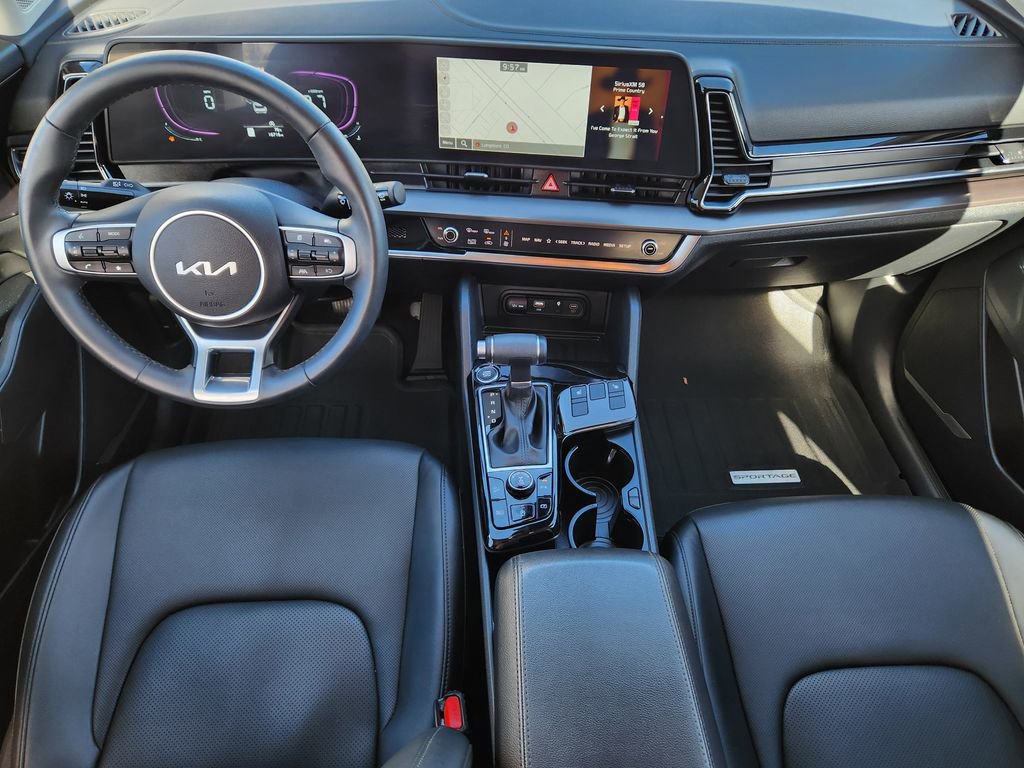 Used 2025 Kia Sportage EX image 10
