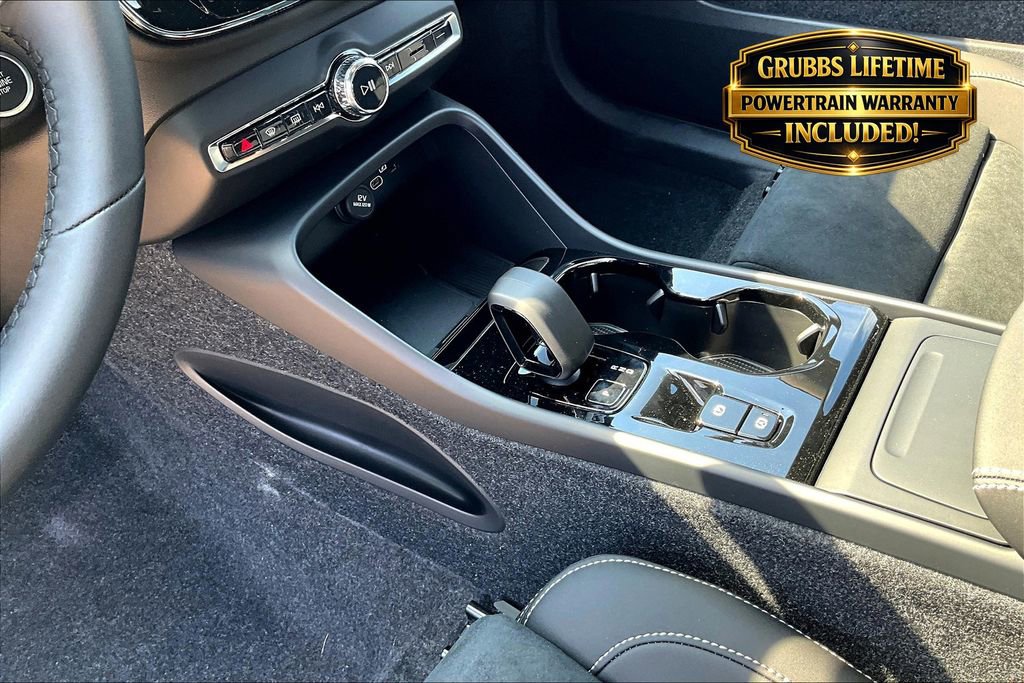 New 2026 Volvo XC40 B4 Plus w/ Protection Package Premier FWD image 21