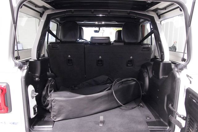 Used 2022 Jeep Wrangler Unlimited Sahara w/ Cold Weather Group image 15